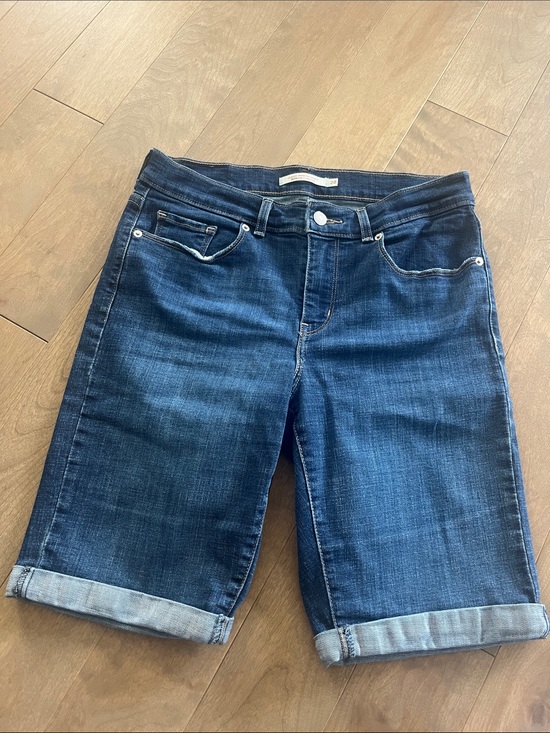Levi's Pants - Levi’s woman jeans shorts size 28 classic Bermuda short